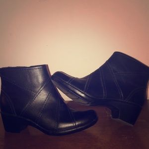 Clarks Women’s Black Ankle Boots Size 8